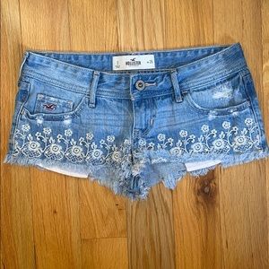 floral Hollister shorts!